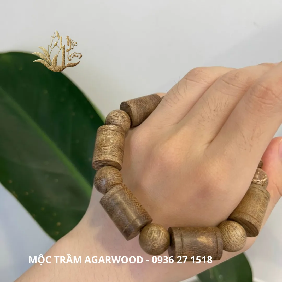 Vietnamese Natural “Kien Toc” Agarwood Bracelet – 13mm Round Beads with Bamboo Joint Accents